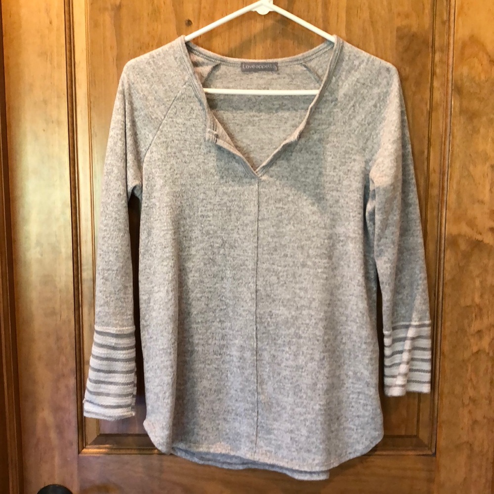 Loveappella sweater